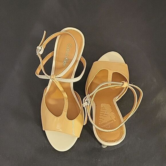 CALVIN KLEIN PEEP TOE ADJUSTABLE BUCKLE ANKLE STRAP SANDAL - Picture 4 of 12